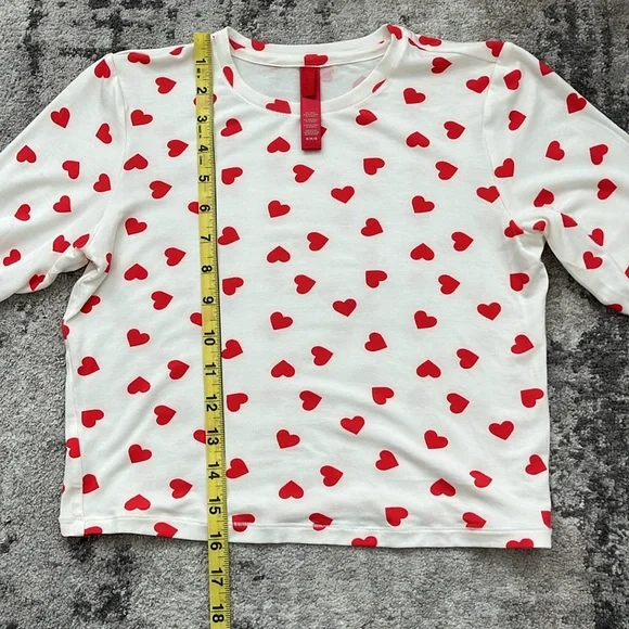 SKIMS Sleep Super Cropped Long Sleeve Top in Ruby & Marble Heart - Picture 8 of 9